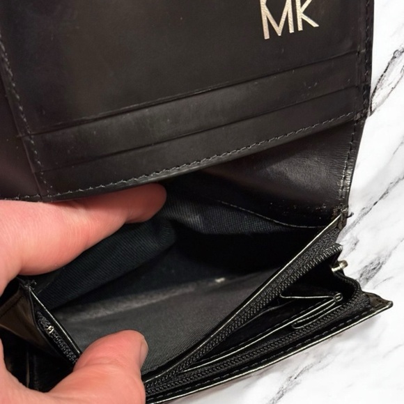 Michael Kors Vintage Black Leather Compact Snap Wallet - Picture 7 of 9